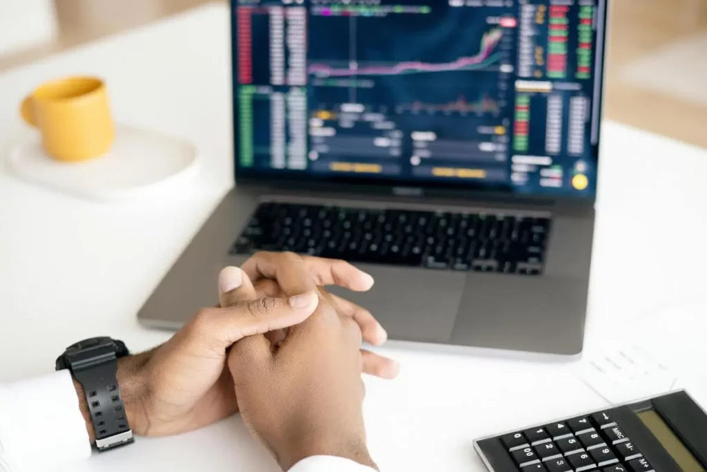 Cloud Computing: Pengertian, Jenis, Cara Kerja, & Manfaatnya 6 Cloud Computing adalah